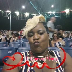 Meet your Posher, Tomeka